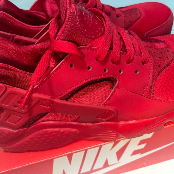 Nike Air Huarache Triple Red - Picture 2 of 5